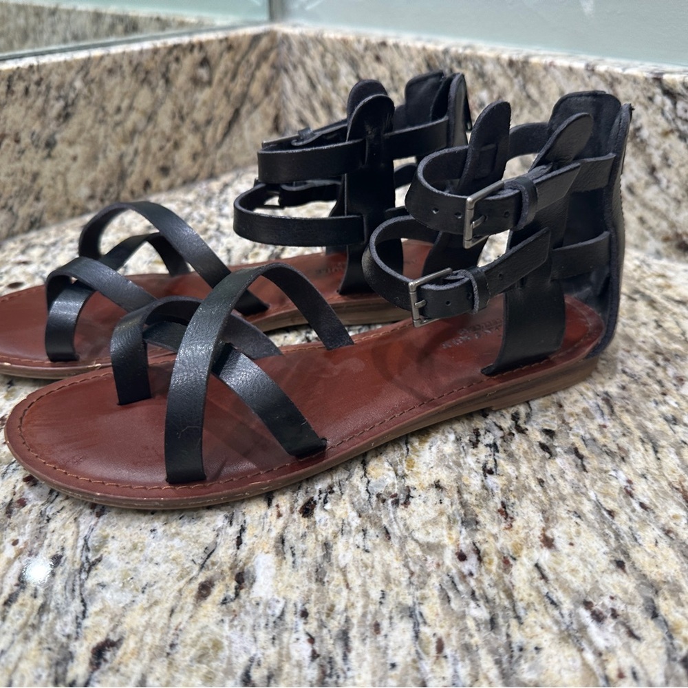 American Eagle Black Strappy Gladiator Sandals Women Size 7 Buckle Back Zip Flat